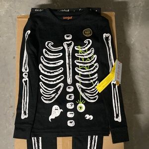 New with tags unisex kids size 10 Skelton Glow-In-The Dark PJ set.
